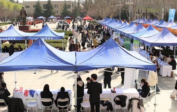 西安培华学院举办全国城市联合招聘春季专场招聘会